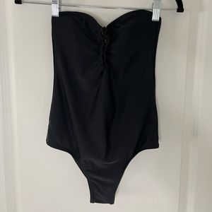 NWOT! WOMENS STRAPLESS ONE-PIECE SWIMSUIT